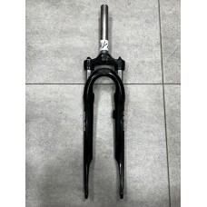 Вилка 28" Suntour CR-8R Gwint Preload, різьбова Disk 1-1/8, чорна (34672)